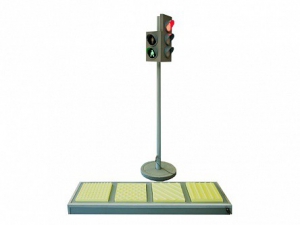 Электрифицированная модель транспортного и пешеходного светофоров на стойке и основании с "Виртуальным учителем" и с панелью образцами тактильной тротуарной плитки для слепых и слабовидящих пешеходов - fgospostavki.ru - Хабаровск