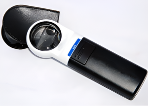 Лупа карманная с подсветкой (5х) - fgospostavki.ru - Хабаровск